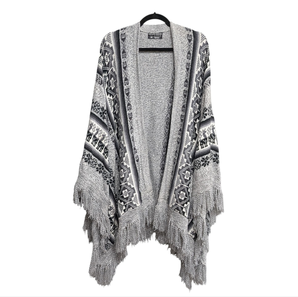Alpaca wool ruana/shawl/wrap/poncho grey & black Aztec print fringe NWOT